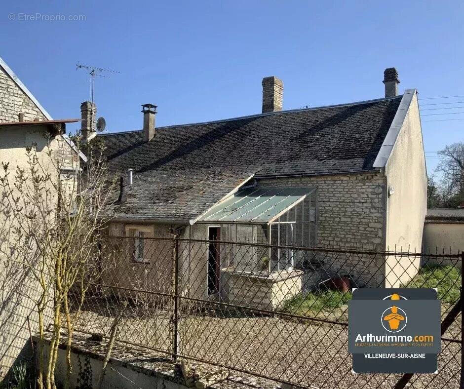 Maison à NEUFCHATEL-SUR-AISNE