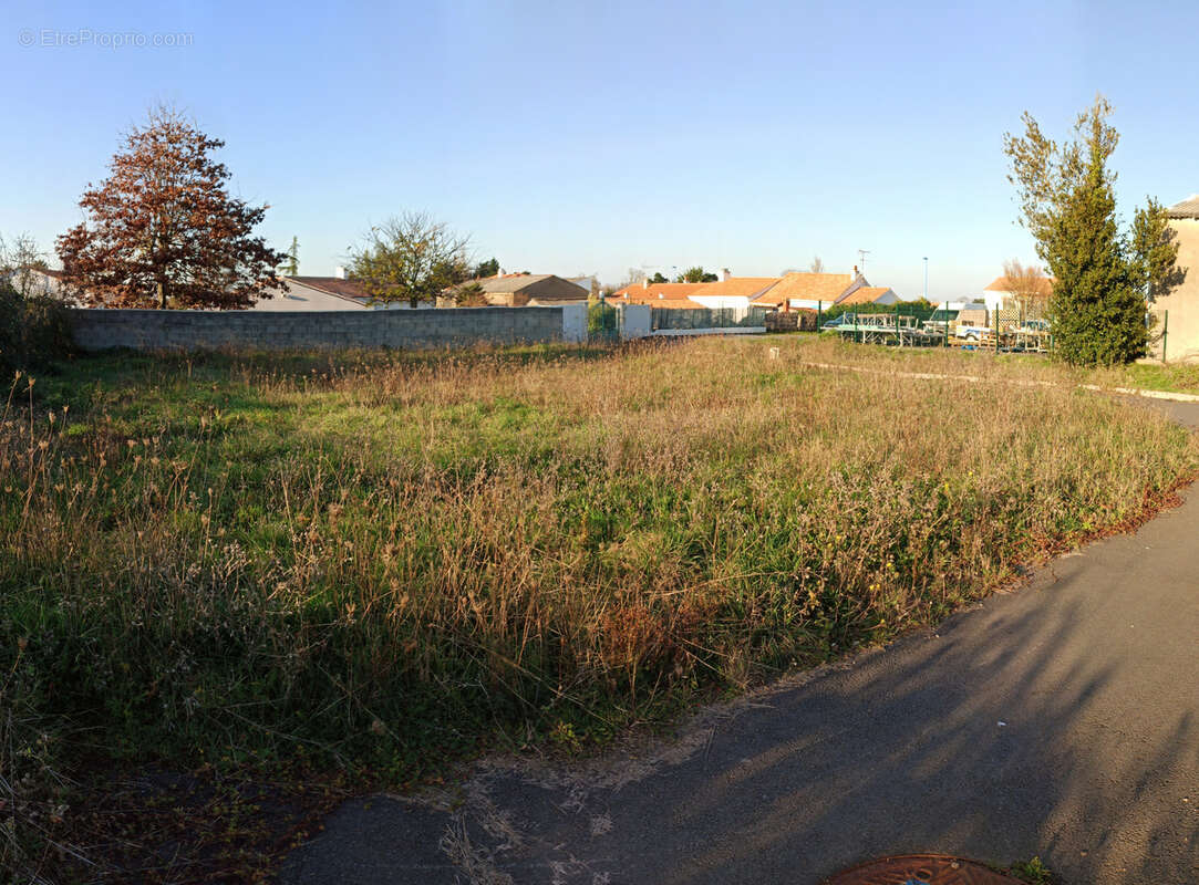 Terrain à BEAUVOIR-SUR-MER