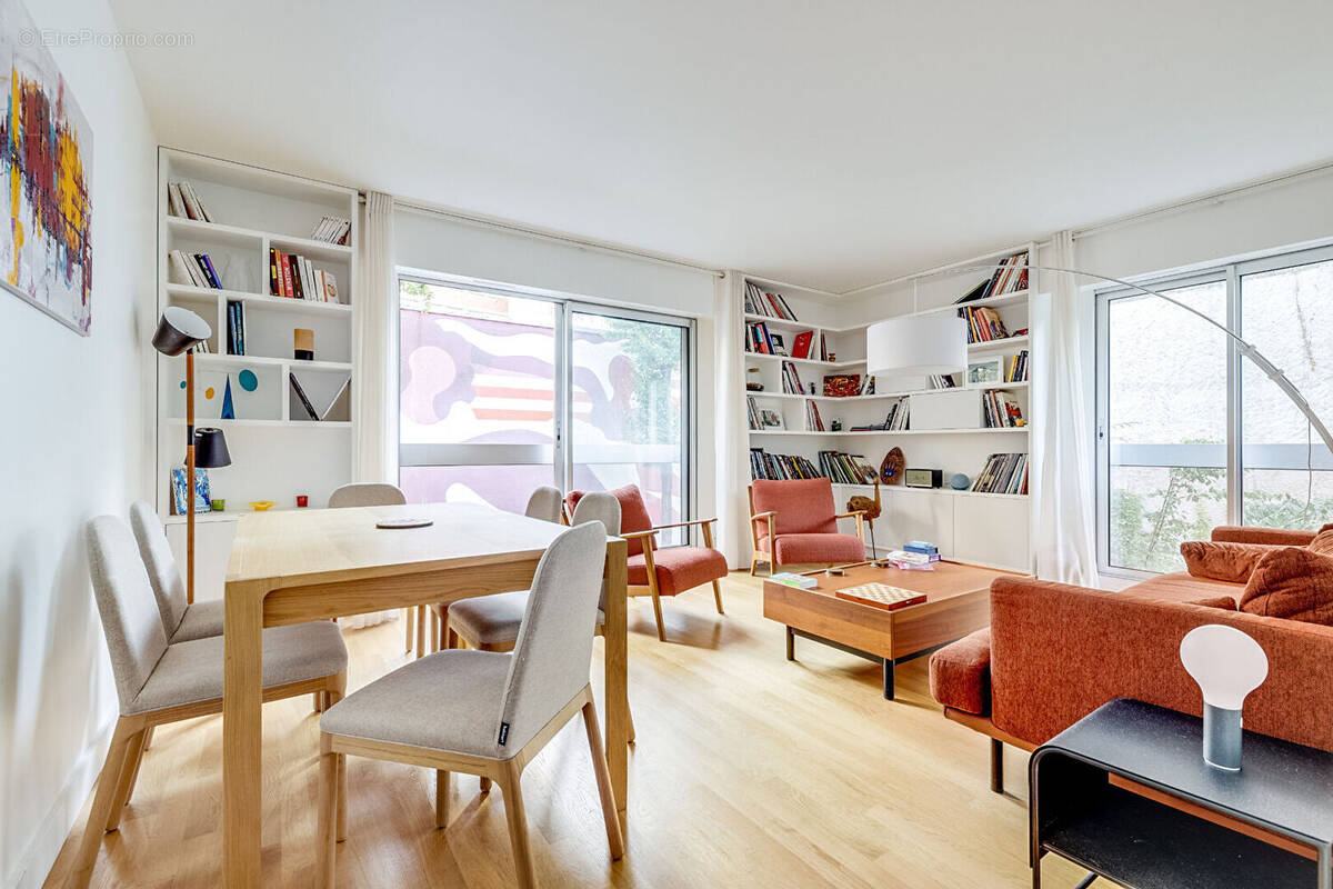 Appartement à PARIS-14E