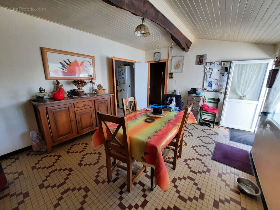 Maison de bourg 193 m2 + dépendance et jardin - photo 5
