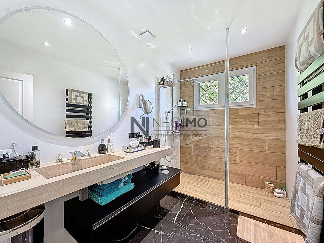 Maison à NEUFCHATEAU