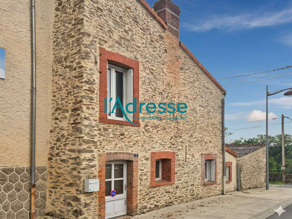 Maison à MONTREVAULT