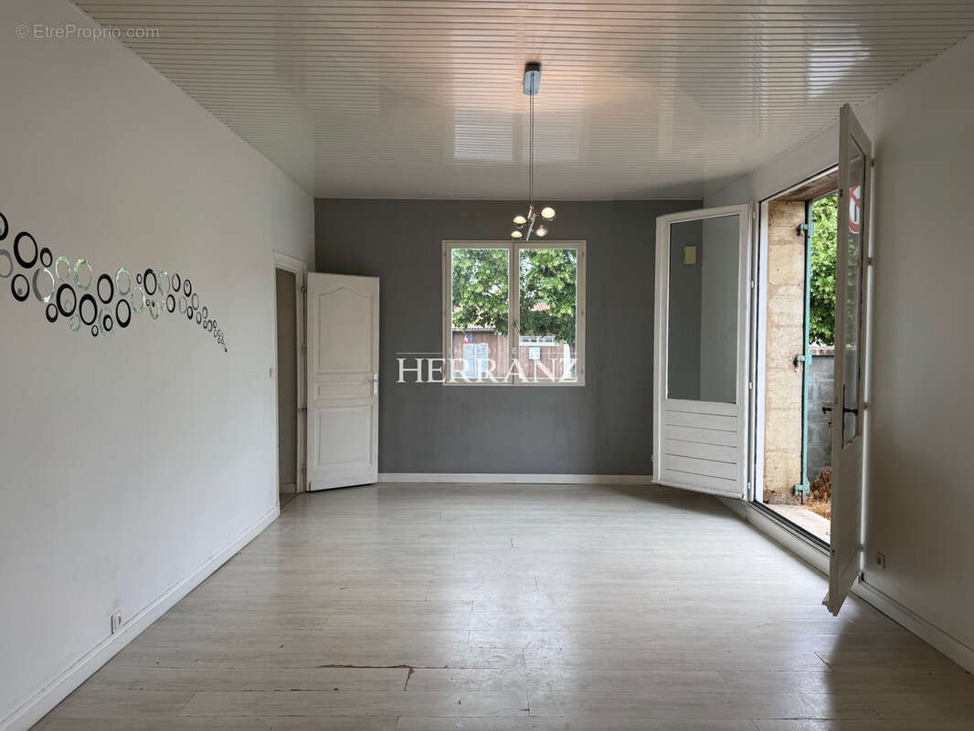 Maison de village axe bordeaux libourne  commodites et ecoles accessible a pieds - photo 2