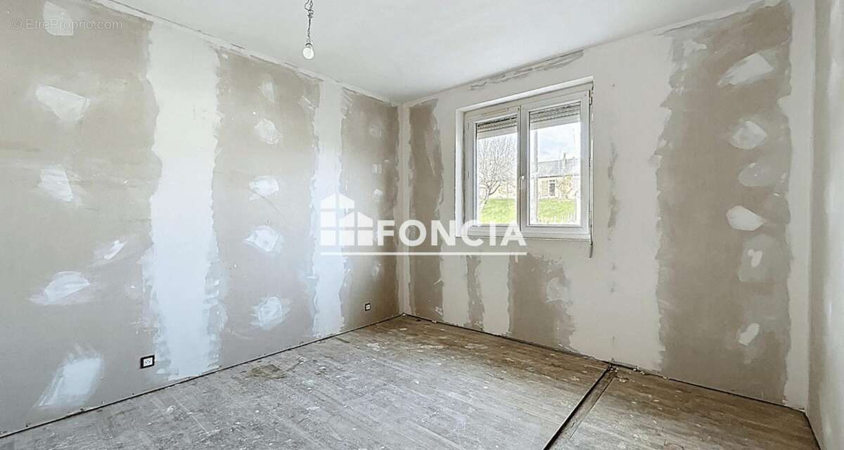 Maison à SAINT-SULPICE-LAURIERE