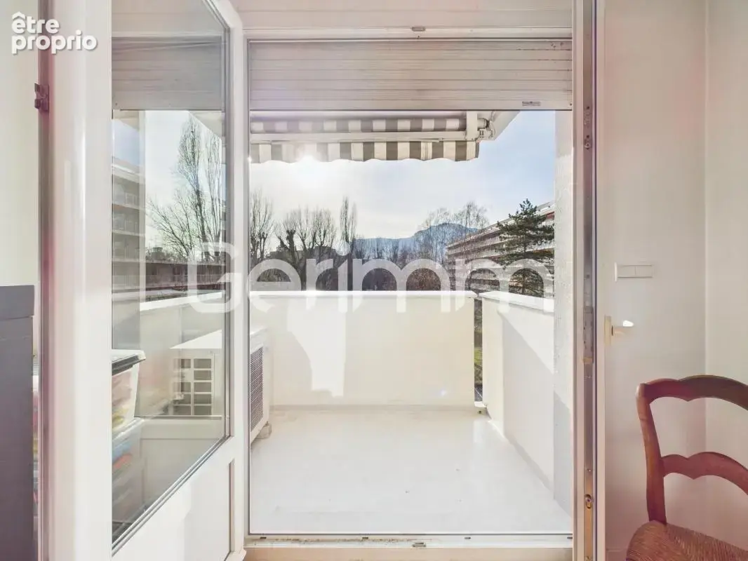 Vente - Appartement - 3 pièces + cuisine - 75 m² - 215 000 € - - photo 11