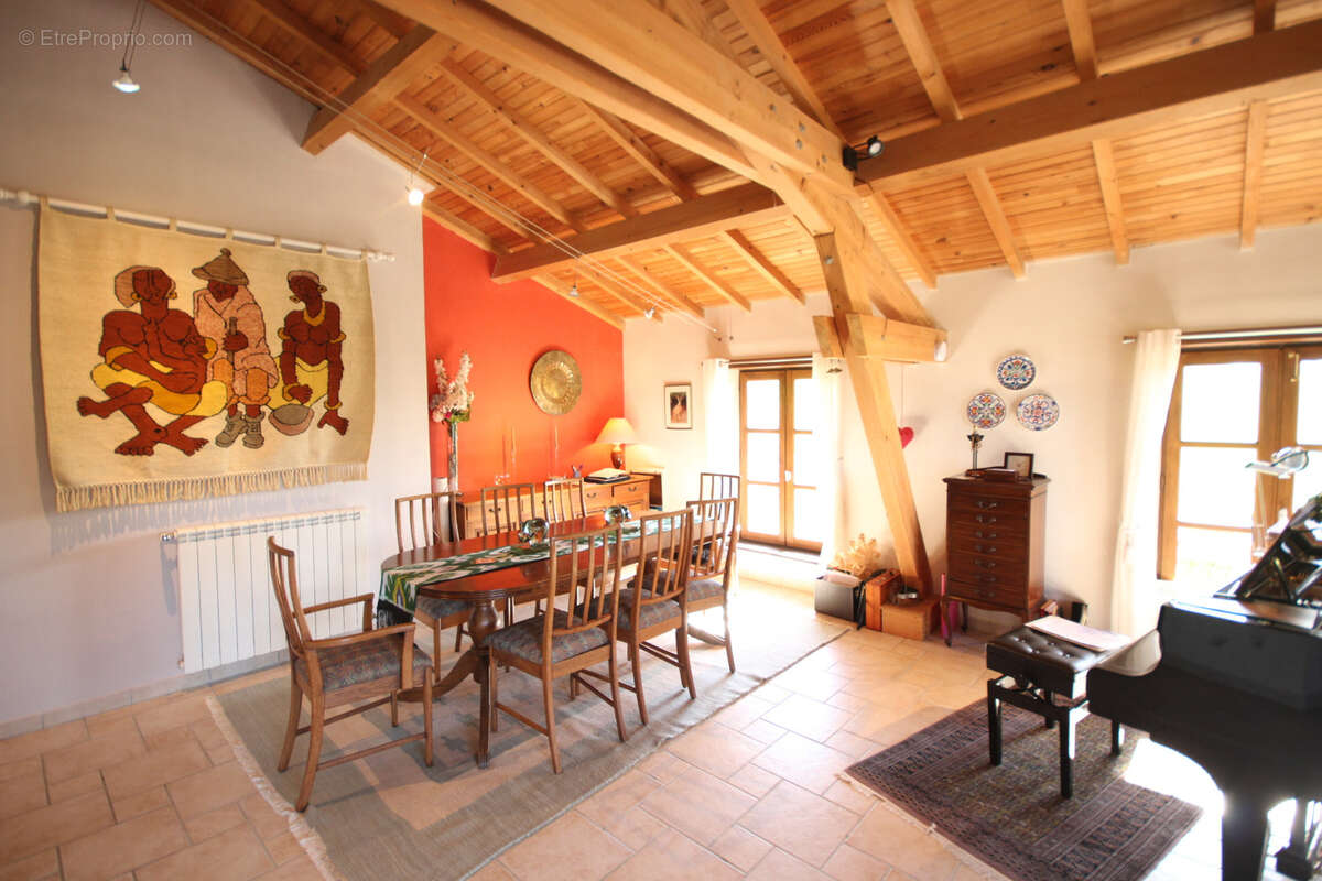 Maison à MONTESQUIEU-VOLVESTRE
