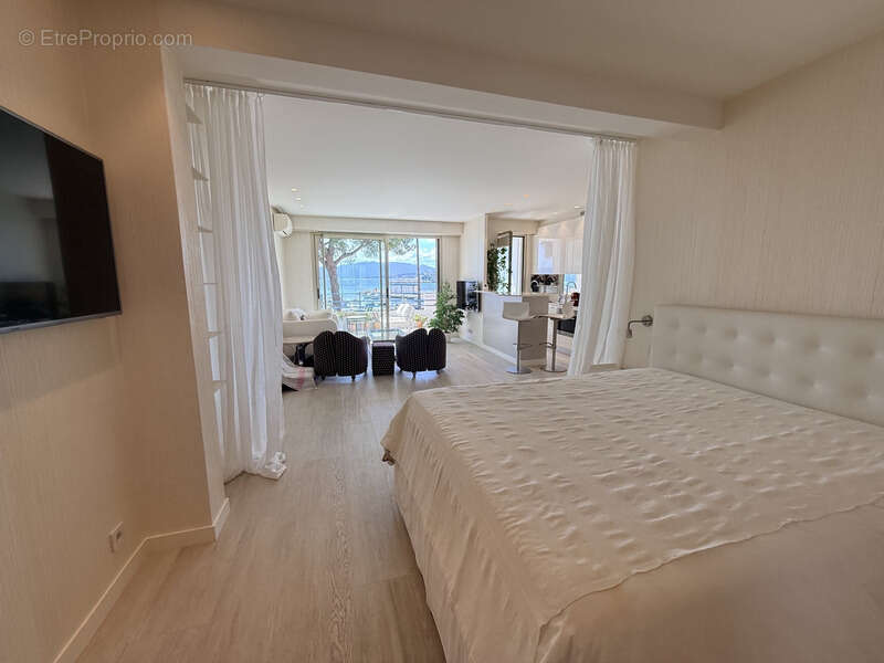 Appartement à vendre 2 pièces CANNES (06) VUE MER PANORAMIQUE - photo 5