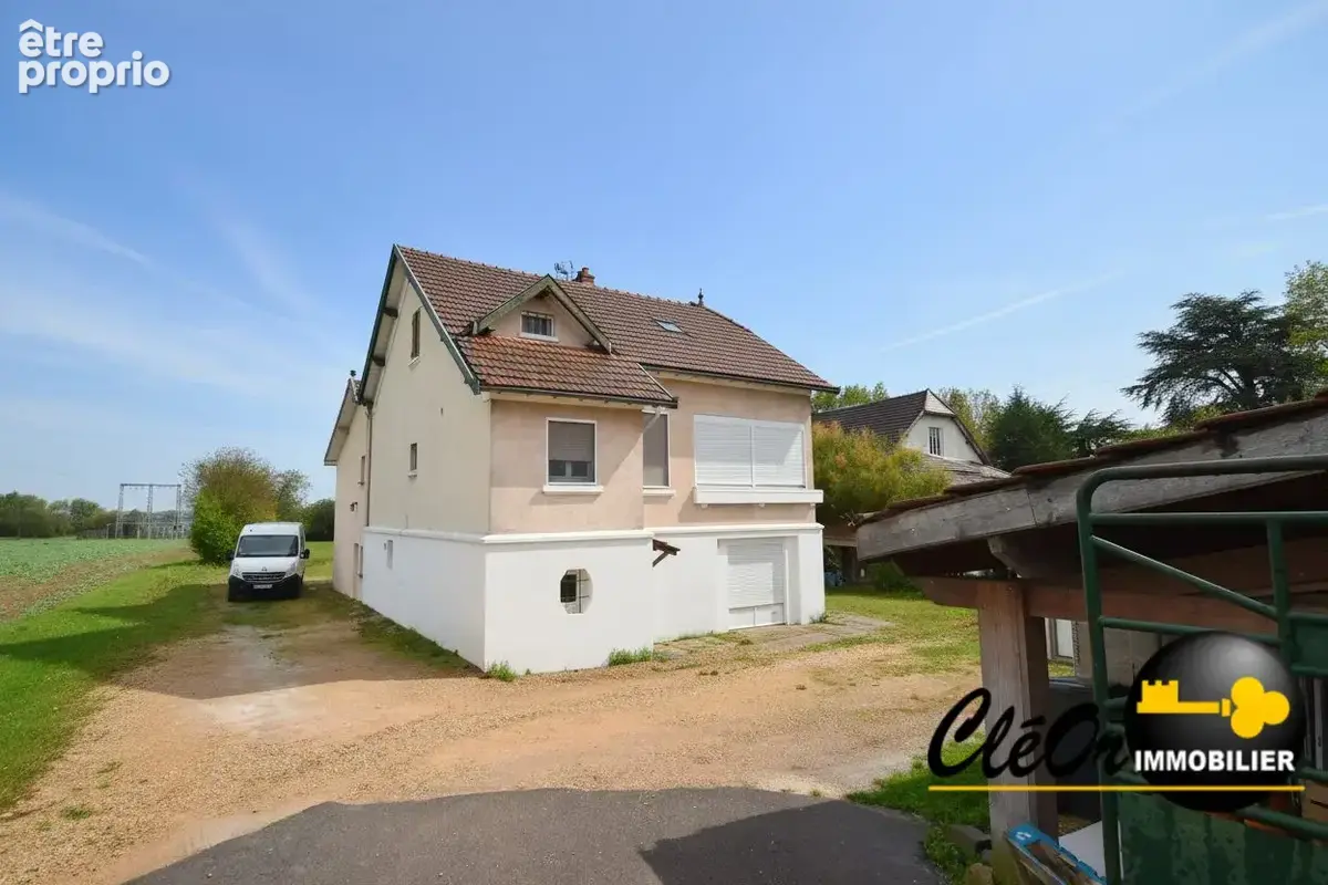 Maison 8 pièces 179 m² à vendre à Sennecey-Le-Grand (71240) - photo 1