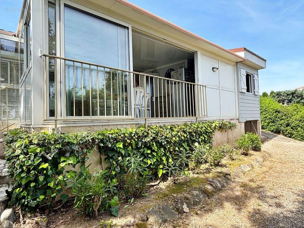 Maison à ROQUEBRUNE-SUR-ARGENS