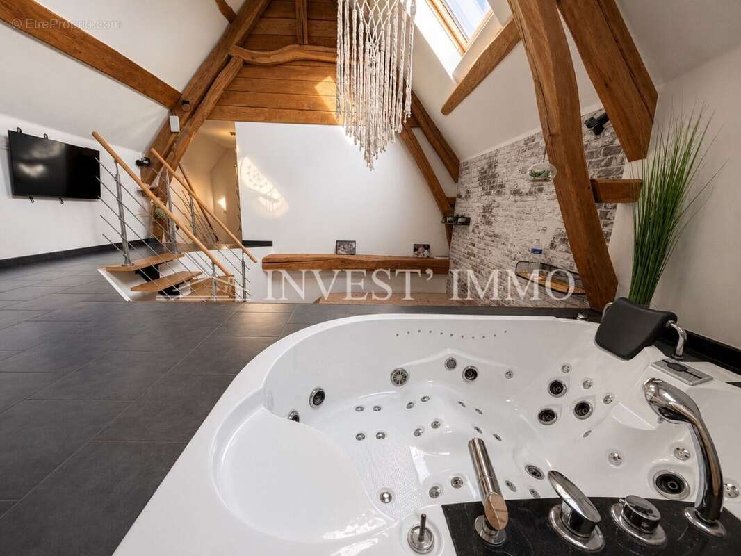 Maison en pierres rénovée – Charme, volumes et suite parentale exceptionnelle - photo 7