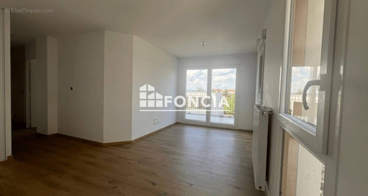 Appartement à MEYZIEU