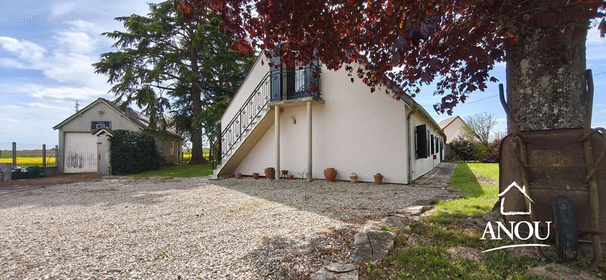 Maison à YEVRES