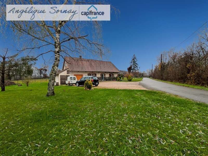 Maison à COMMENAILLES