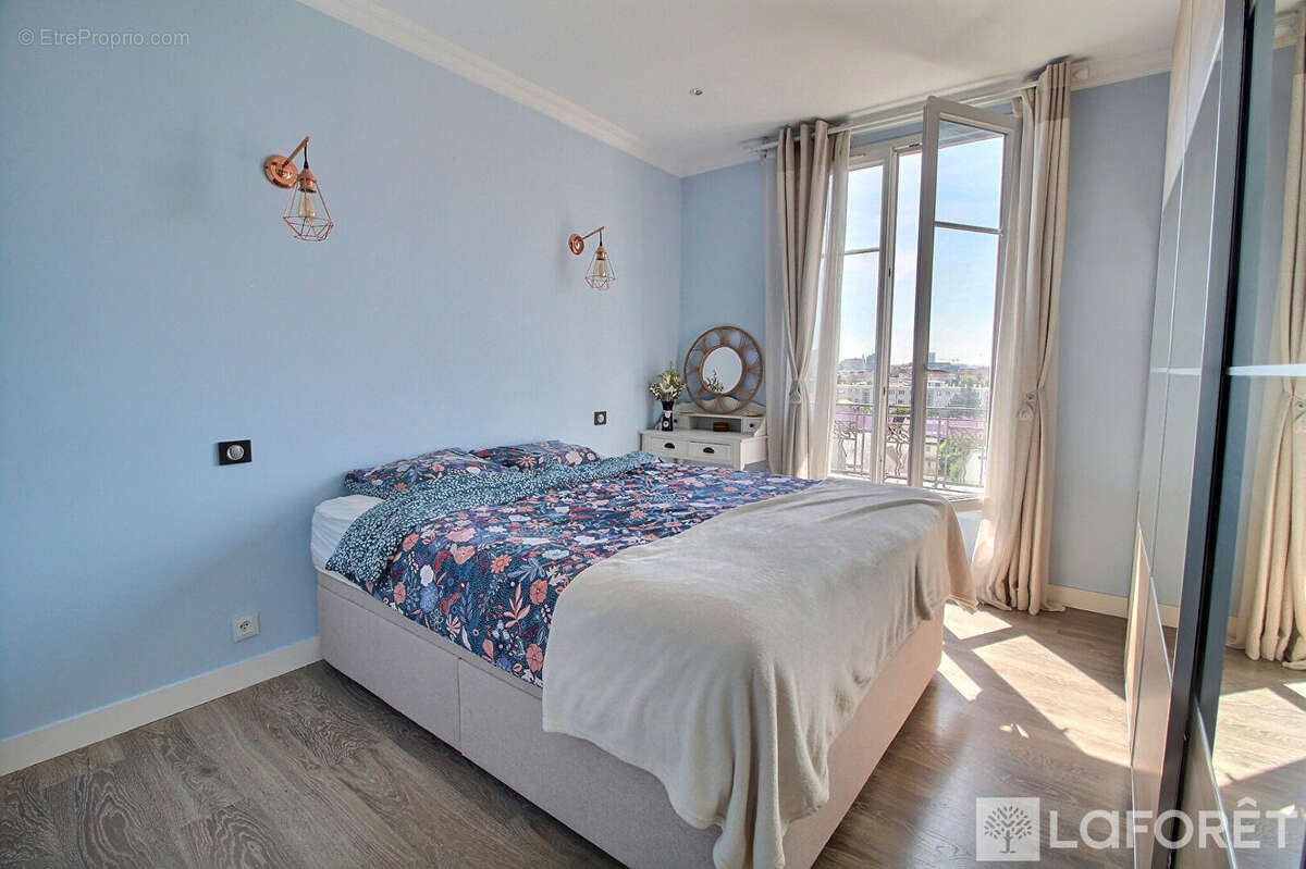 Appartement à LA GARENNE-COLOMBES