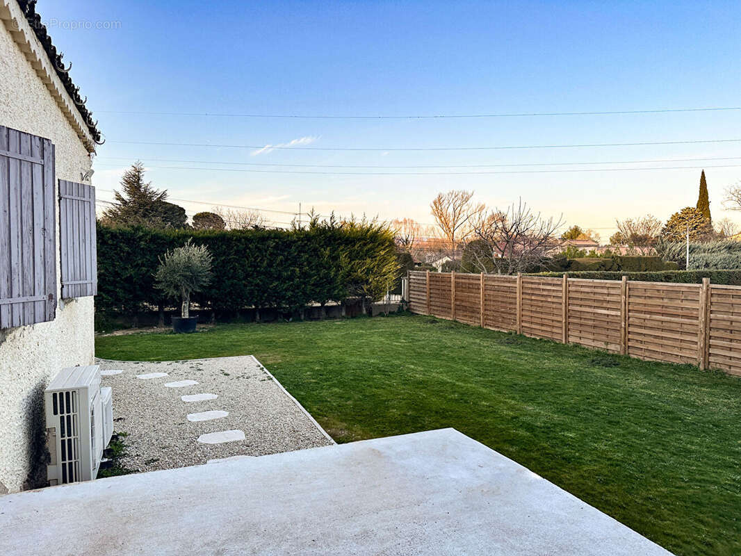 Maison à LE PUY-SAINTE-REPARADE