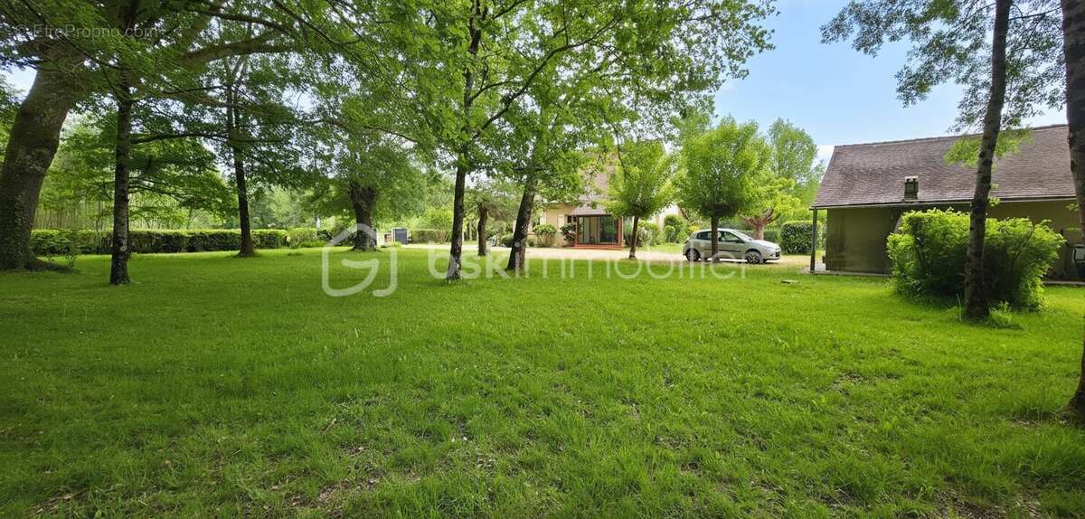  COUP DE CŒUR – Maison familiale avec piscine sur un parc de 3 600 m²- Double garage - Â SAINT SEURIN SUR L'ISLE - photo 3