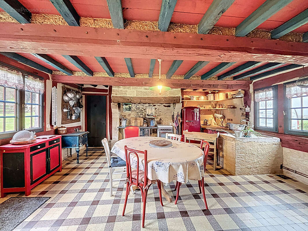 Maison à SAINT-PIERRE-SUR-DIVES