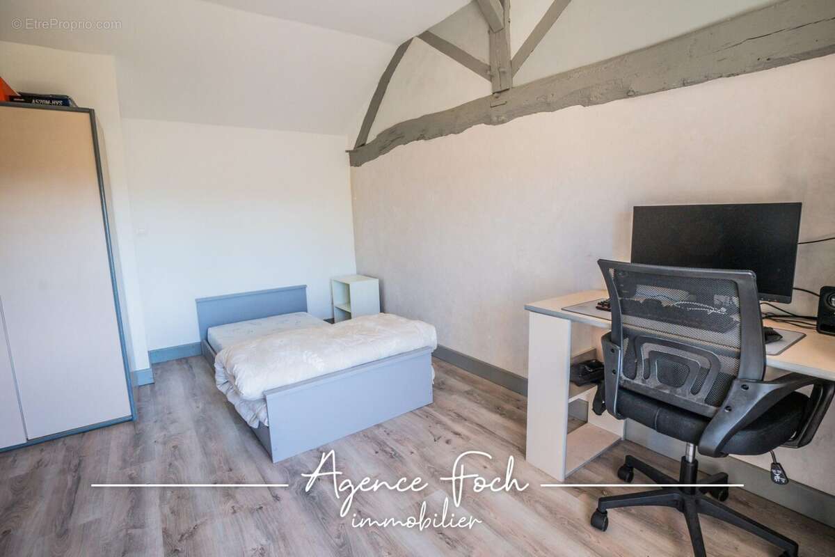 Maison à VILLECOMTAL-SUR-ARROS