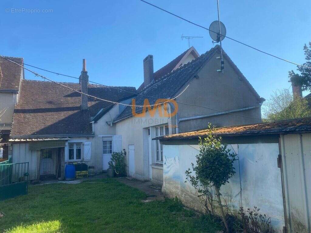 Maison à PEZOU