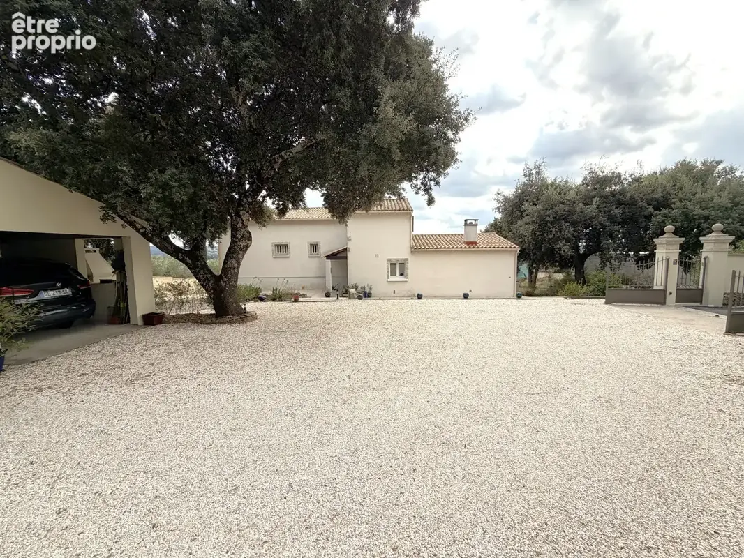 Une vue imprenable sur UZES et tous commerces à pieds - photo 23
