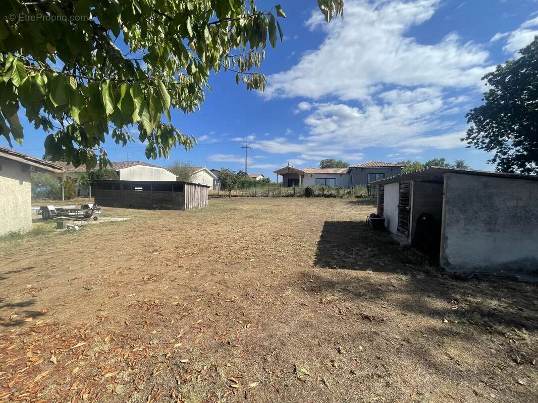MARTILLAC  terrain a batir de 1061m² - photo 3