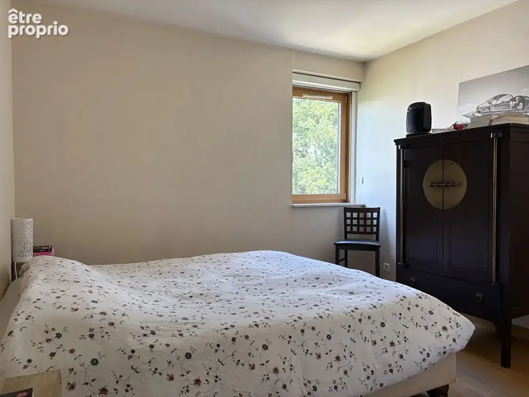 Appartement T4  de 96.67 m² avec terrasse et vue dégagée, ascenseur et stationnements - photo 9