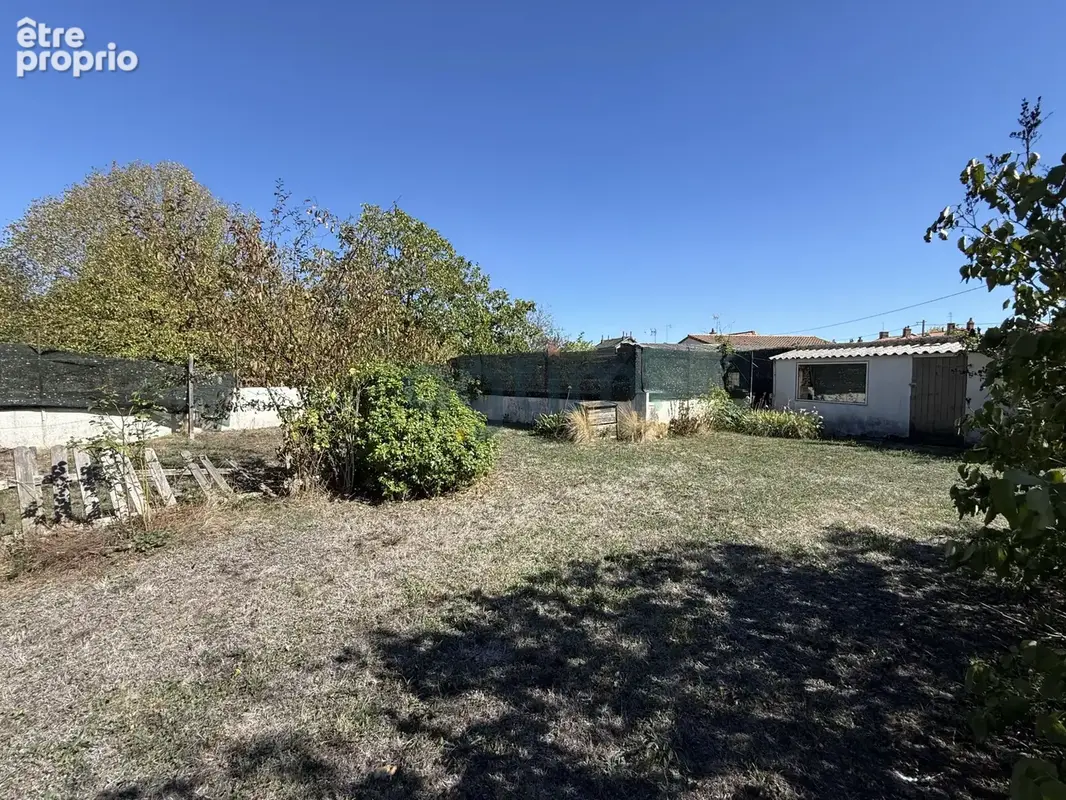 Montaigu, centre-ville, maison en pierre, 69m2 hab, 2 chambres, terrain et dépendances - photo 18