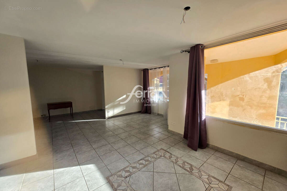 Appartement à SALERNES