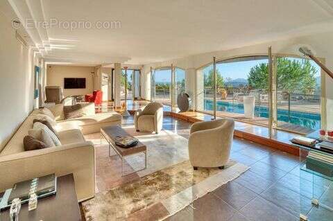 Maison 313 m² à Mougins  - photo 2