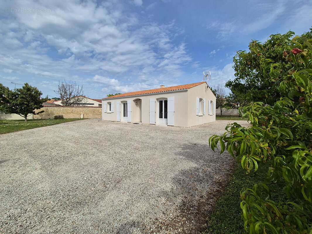 Maison à SURGERES