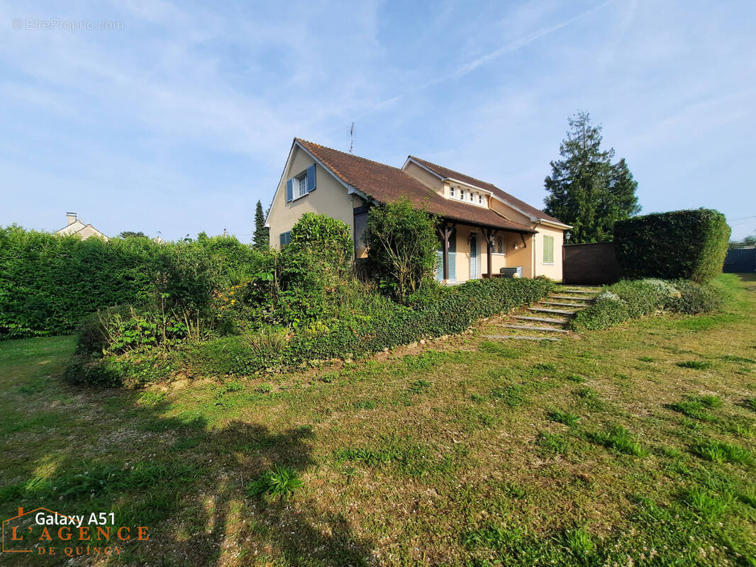 Maison à QUINCY-VOISINS