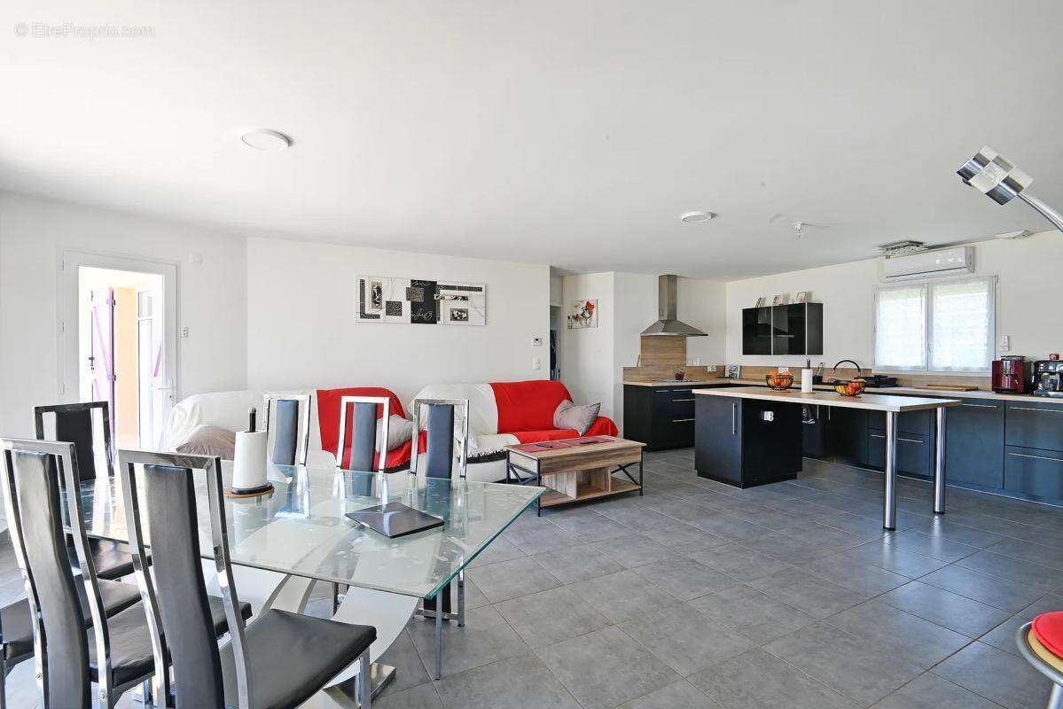 Maison de 5 pièces de 119 m² à Saint-Remèze - photo 18