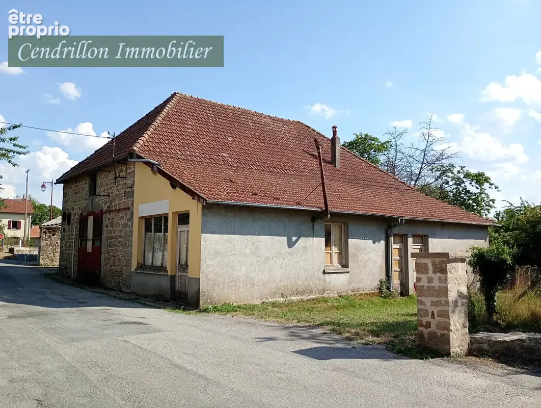 Parking à LE MONTEIL-AU-VICOMTE