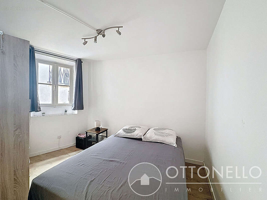 Appartement à ROQUEBRUNE-SUR-ARGENS