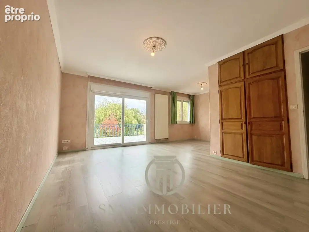 Maison 4 chambres, grande  pièce de vie avec terrasse, garage, cave et grand jardin dans un quartier résidenti - photo 3