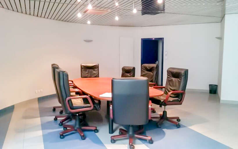 Commerce à AUDINCOURT