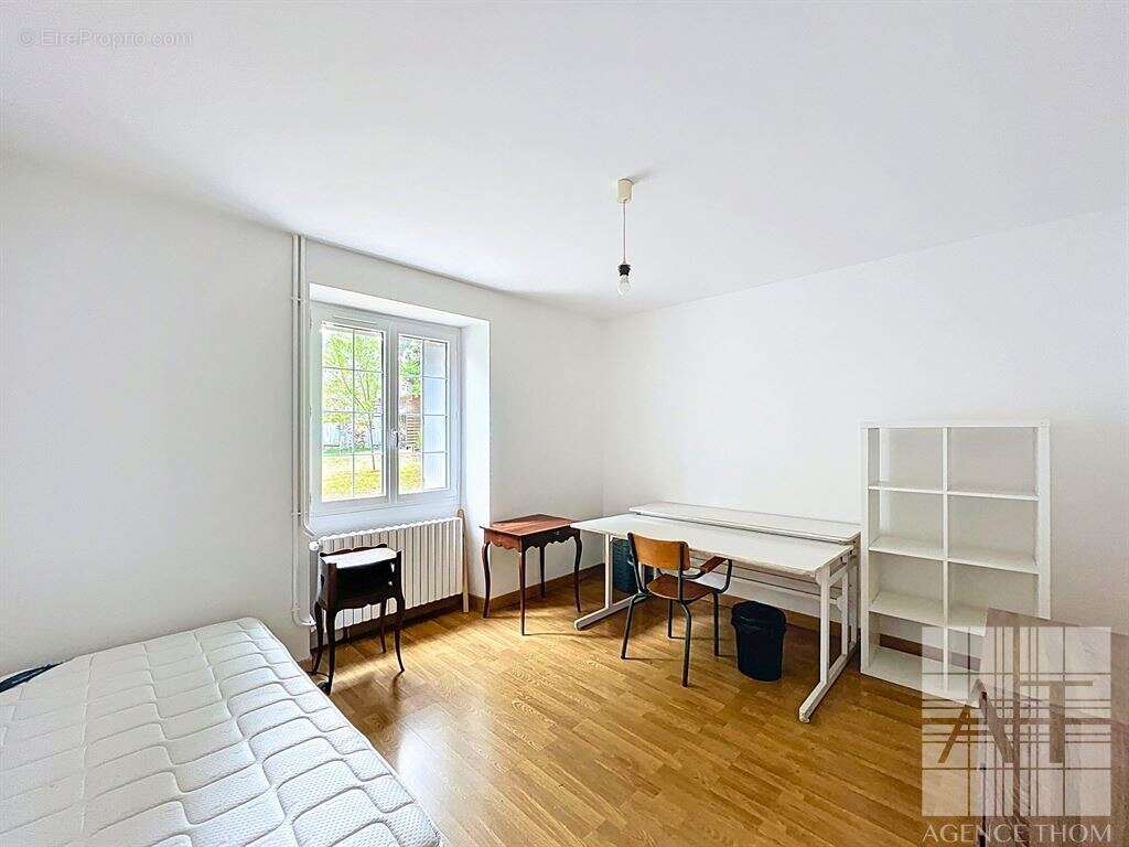 Maison à LONGUEFUYE