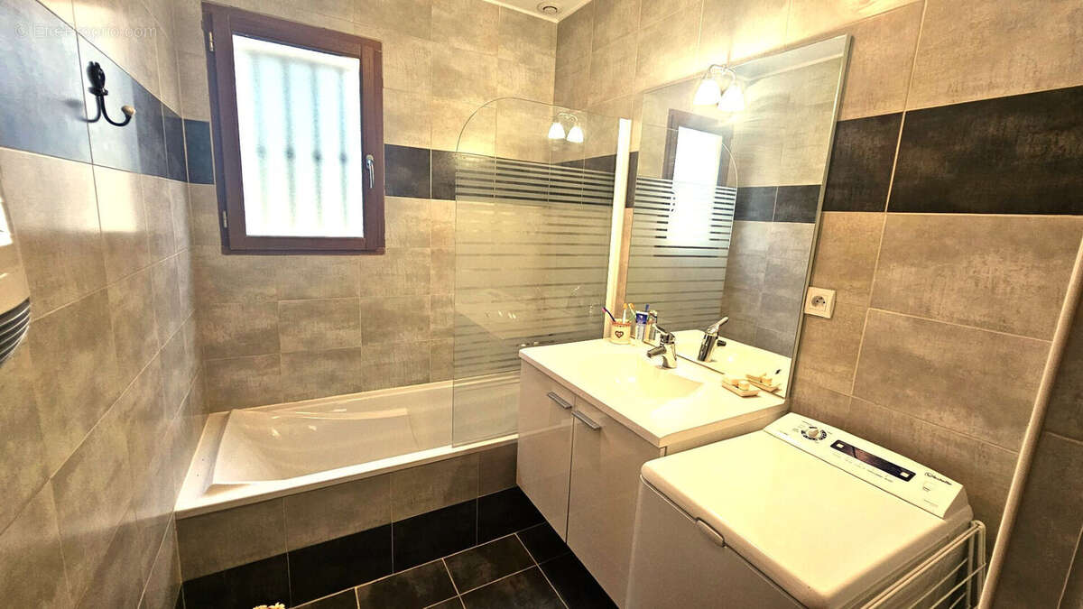 Maison à LES ANGLES