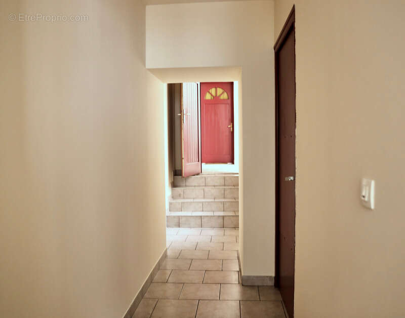 Appartement au premier étage à vendre 2 pièces REIMS (51), libre de toutes occupations ; - photo 9