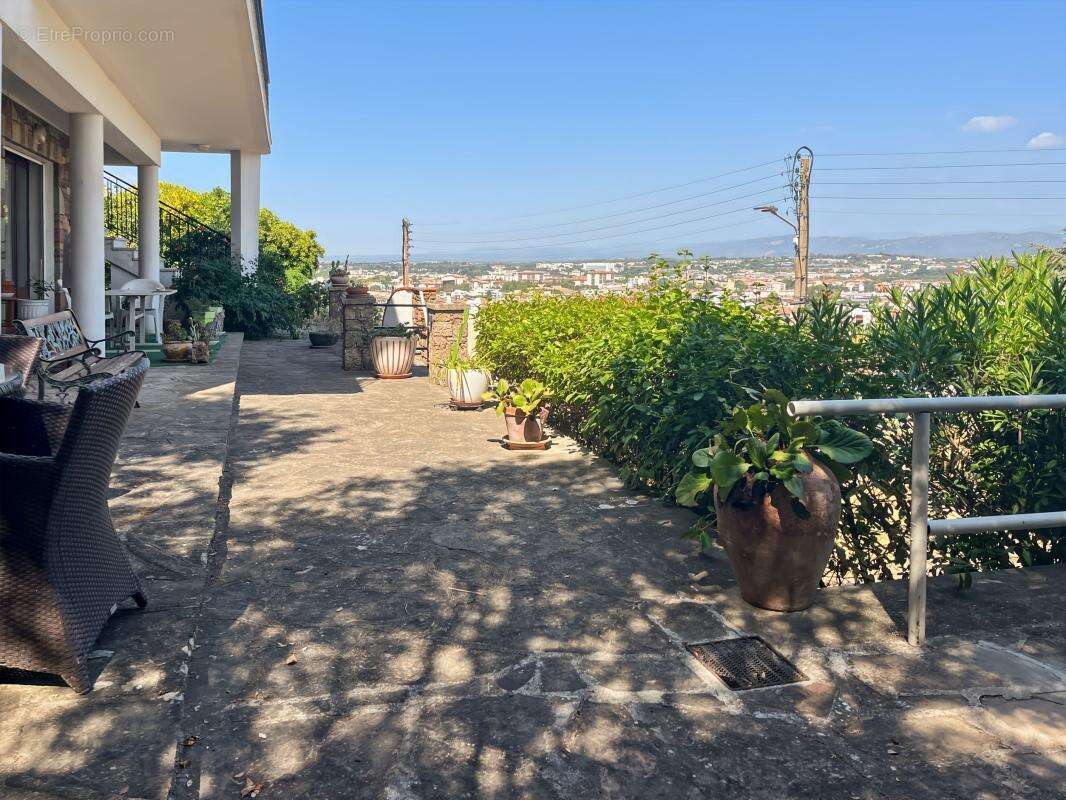 Maison À Vendre composée de 2 appartements (3 et 4 pièces) - photo 34
