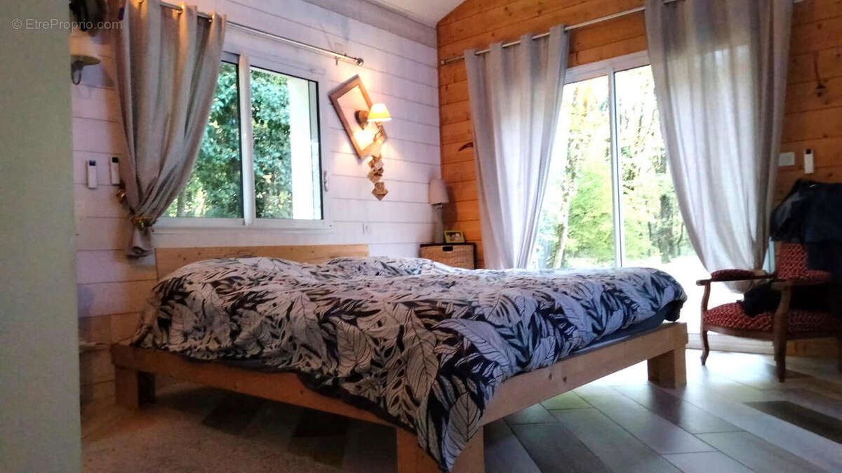 CHAMBRE - Maison à MAINE-DE-BOIXE