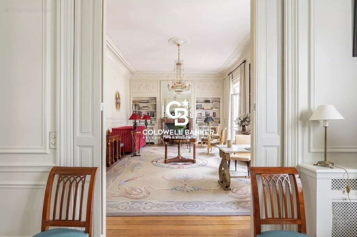 Appartement à PARIS-16E