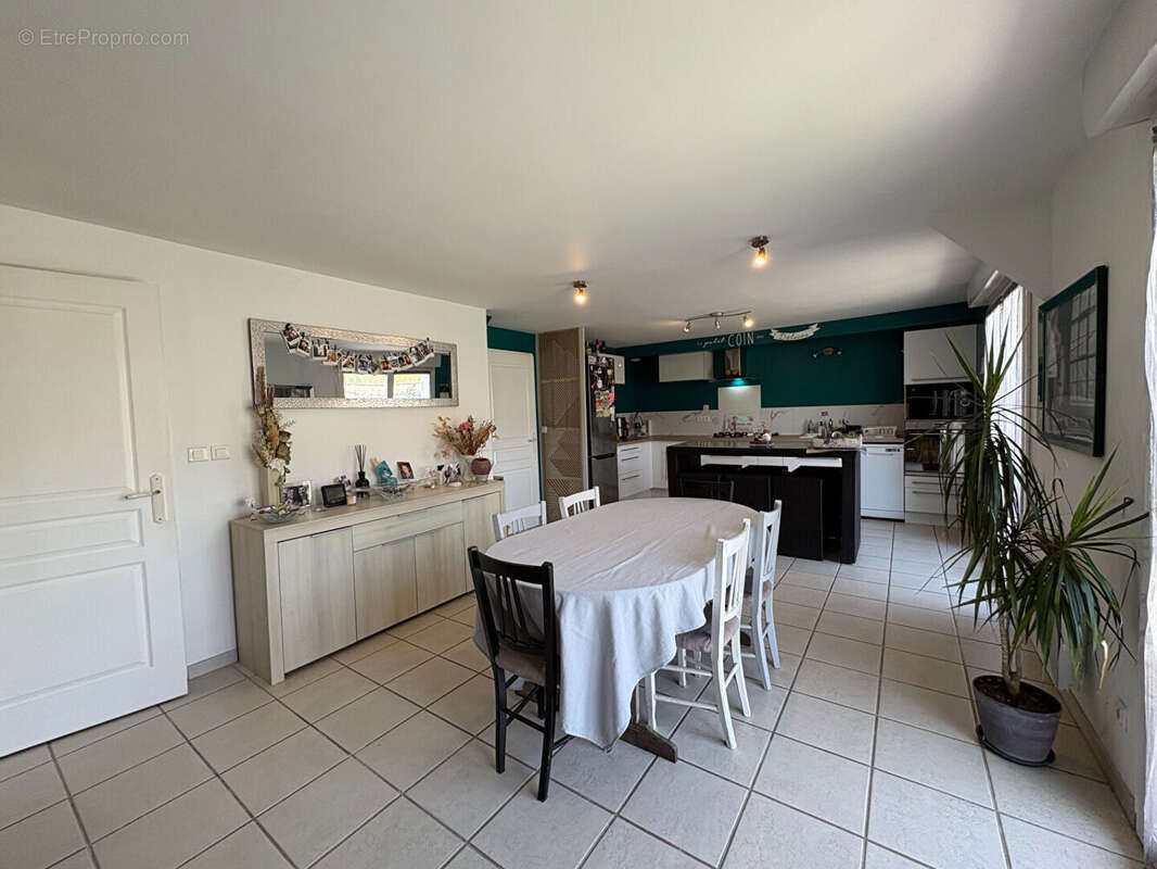 Appartement Louer 3 pièce(s) 72 m2 - photo 7