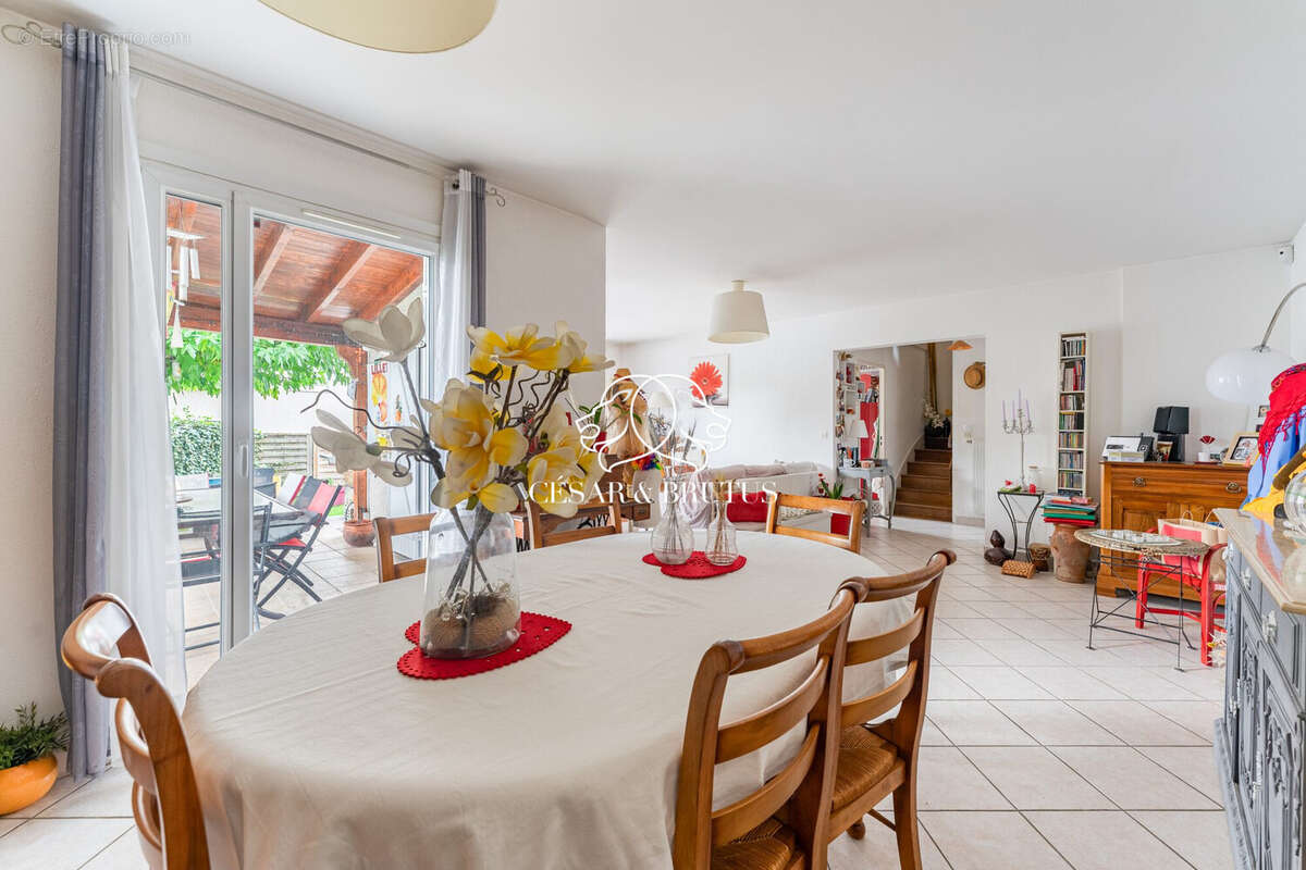 Maison 126 m² à Morestel  - photo 4