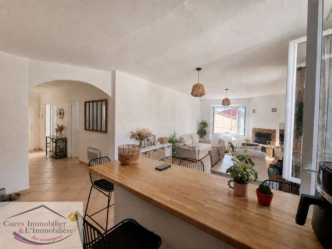 Appartement à SOLLIES-PONT