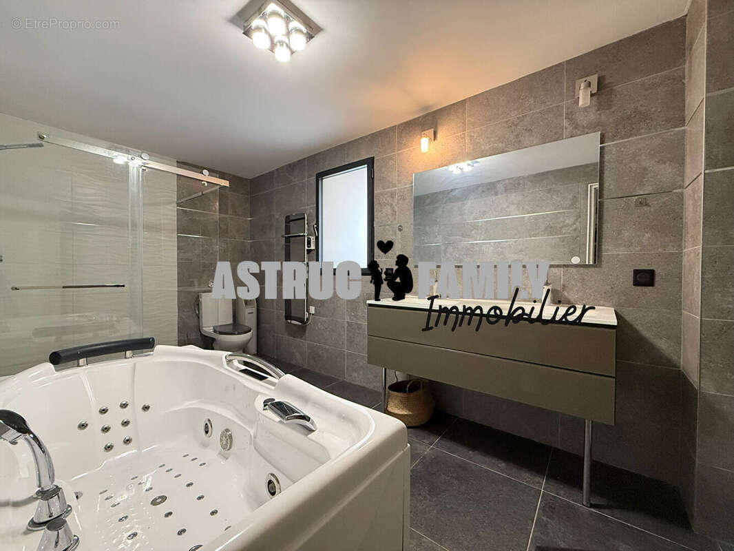 Maison à SAINT-LAURENT-D'AIGOUZE