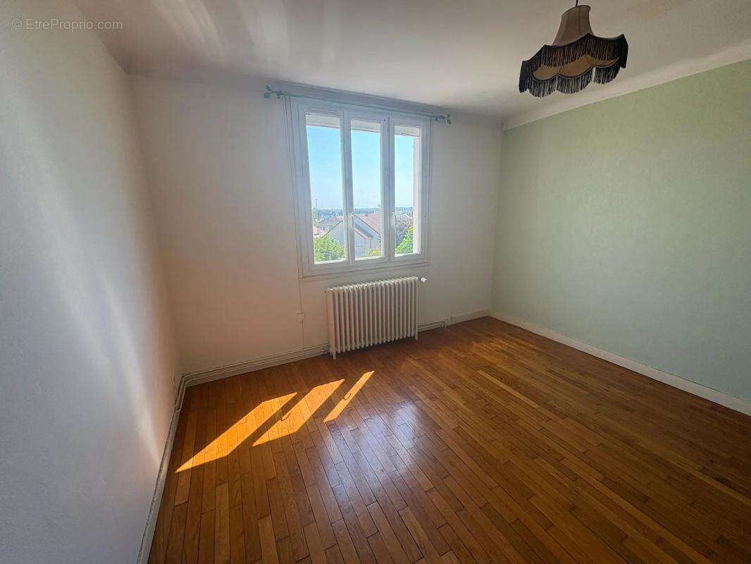 Maison de 5 pièces de 126 m² à Bourges - photo 4