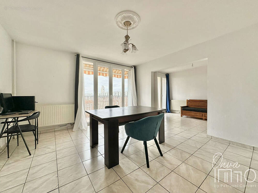 Gratte-Ciel - T4 /T5 de 85m² avec balcon, parking et cave - photo 3