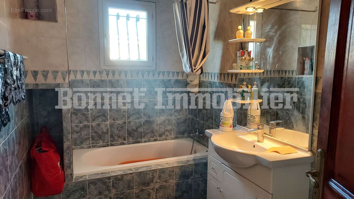 Maison à MIRABEL-AUX-BARONNIES