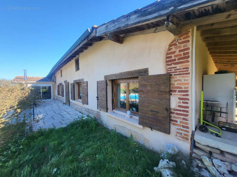 Maison à MEZERIAT